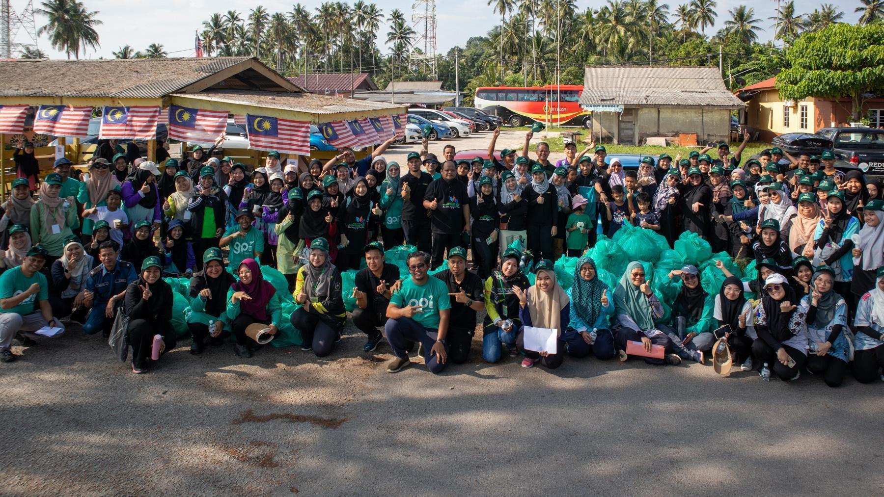 Celebrating Hari Alam Sekitar Negara 2023 with Batu Rakit Beach Cleaning