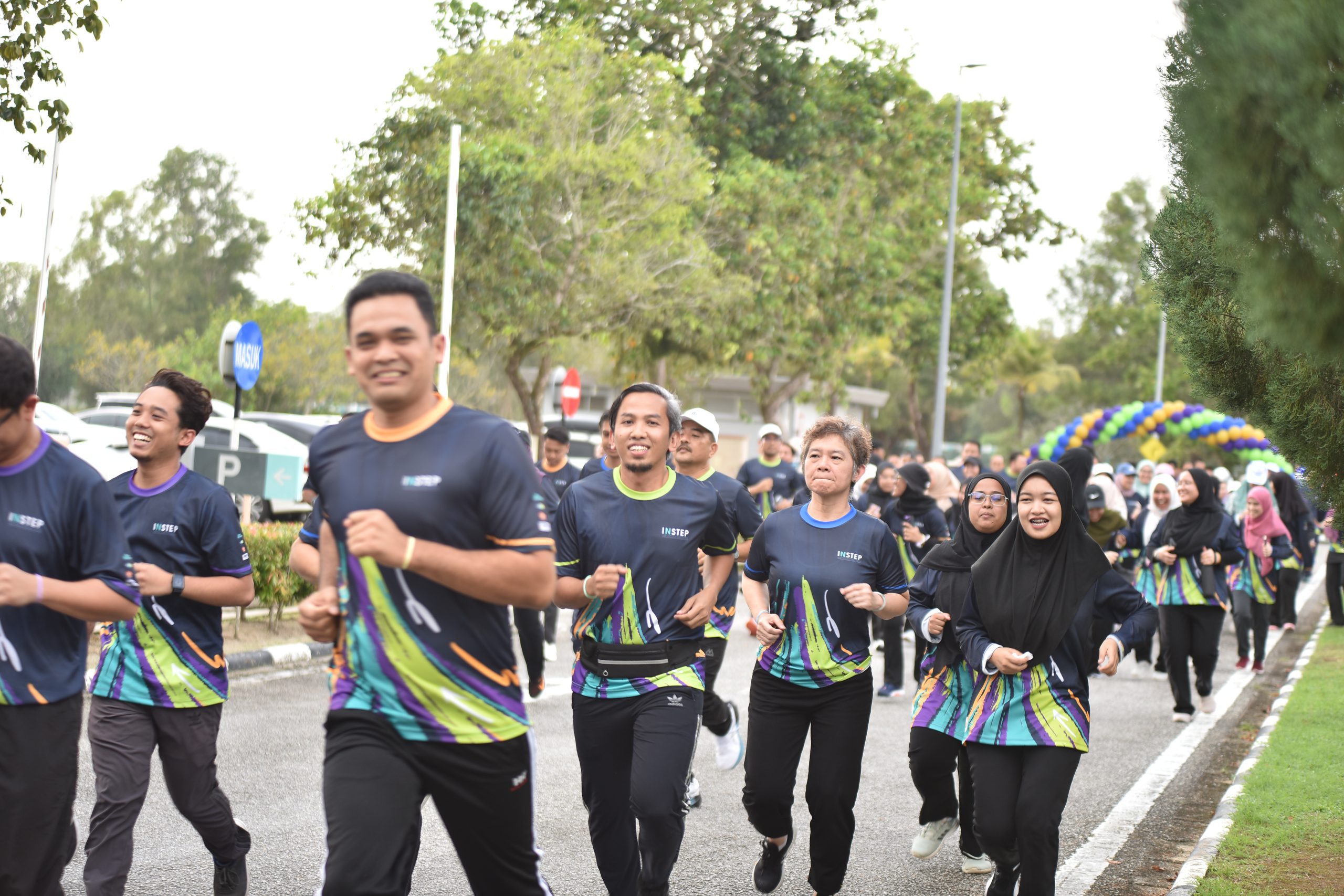 Running with smiles, many enjoyed the brief run with their colleagues.