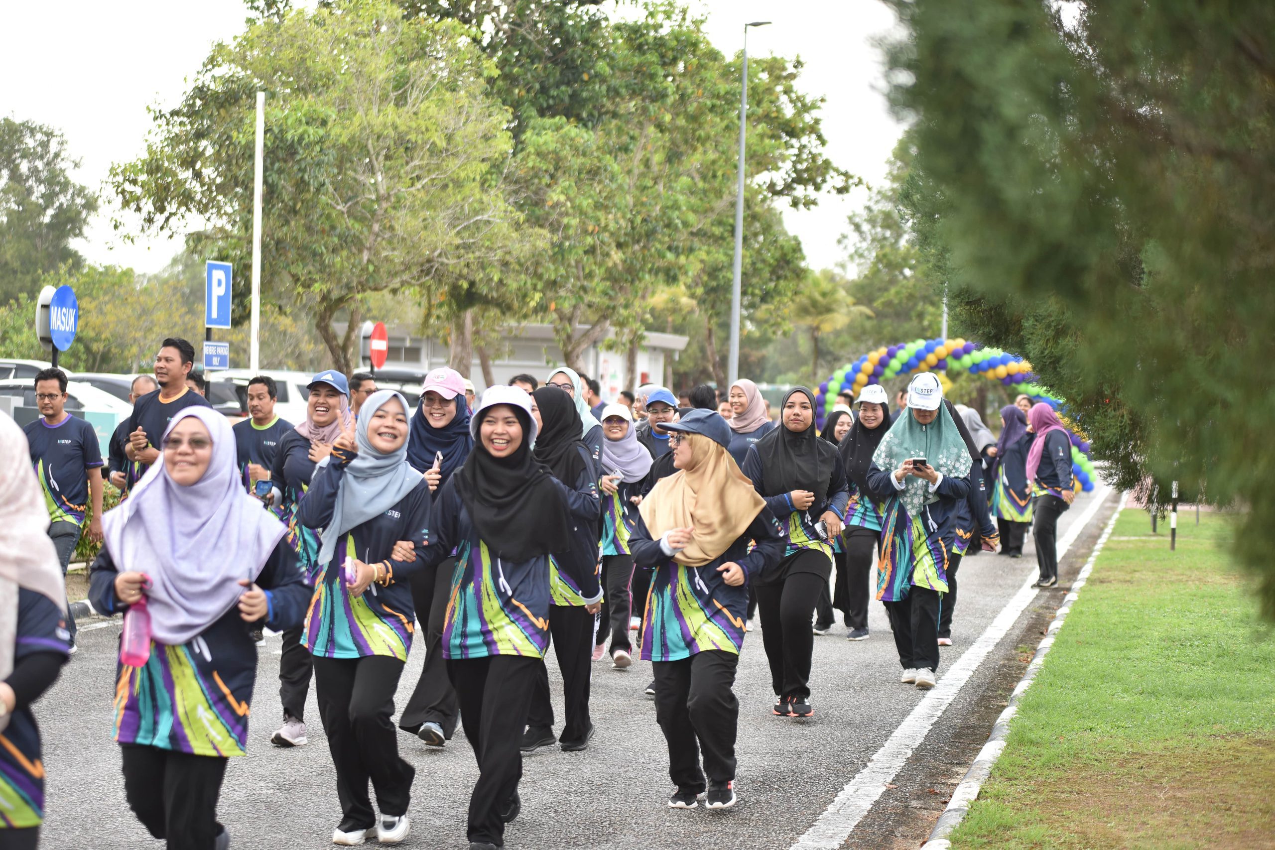 Running with smiles, many enjoyed the brief run with their colleagues.