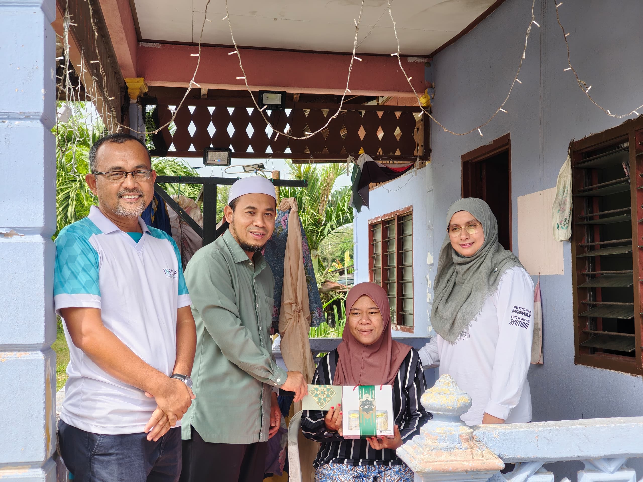 INSTEP Agih Bakul Makanan kepada 80 Keluarga Asnaf Batu Rakit